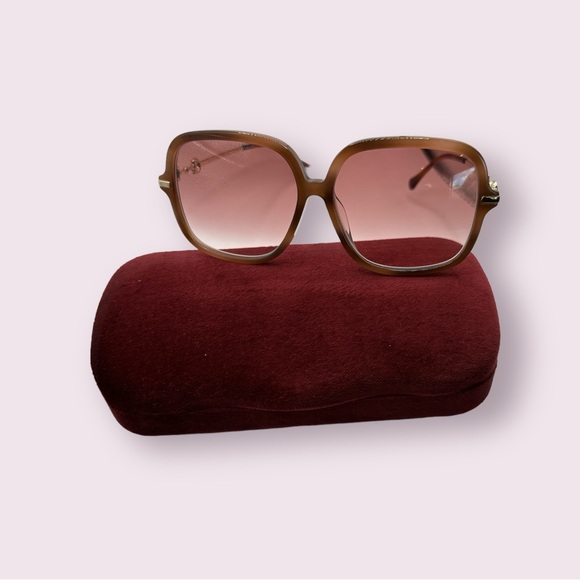 Gucci Women Sunglasses
GG0884SA-003 Havana / Gold / Red
Gradient Lenses - Picture 3 of 15